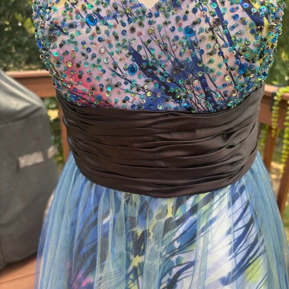 Vibrant Abstract Formal Dress | Vintage Y2K Beaded Cache Ballgown | Size 4 - Picture 8 of 17